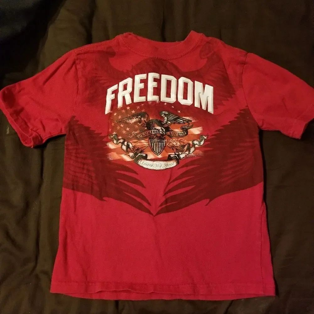 Faded Glory Boys freedom graphic tee